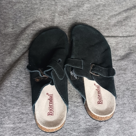 Bjorndal Women's Harvard Black Suede Clogs size 11M - Picture 6 of 8